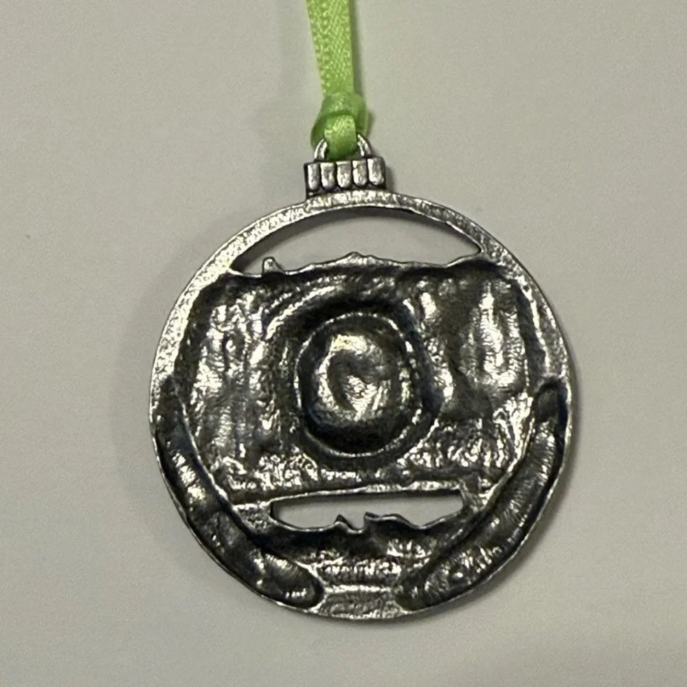 Birds & Blooms 2000 Seasons Greetings Wreath Pewter Christmas Ornament - Vintage